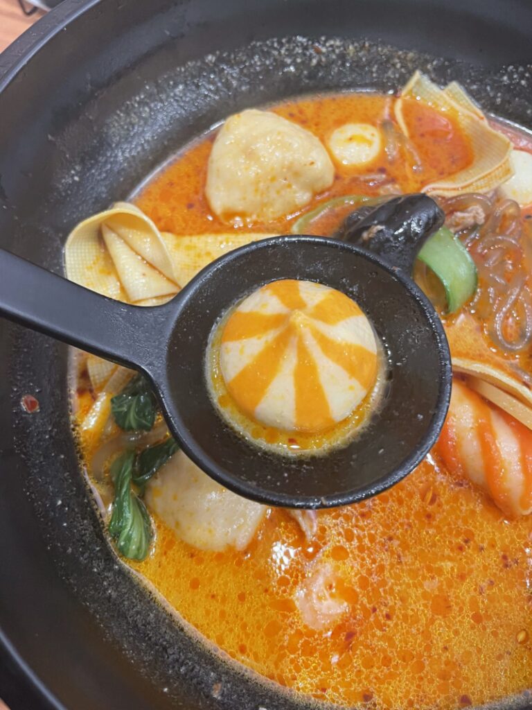 オレンジと白の練り物